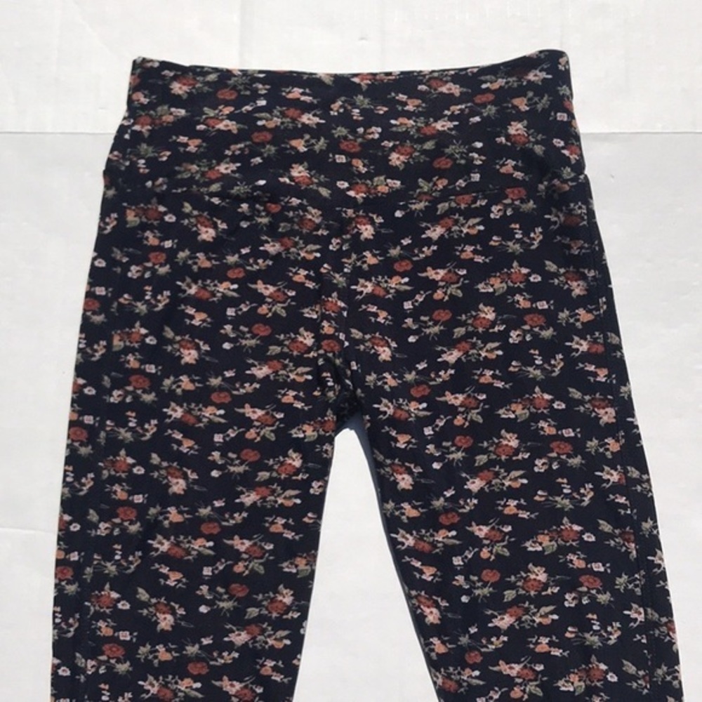 Coco + Carmen Navy Blue Floral Print Leggings - Picture 2 of 6